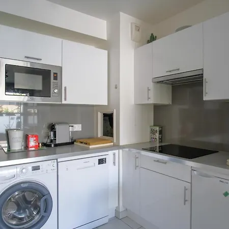 Nice 41 M Quiet And New With Terracepretty View マラコフ