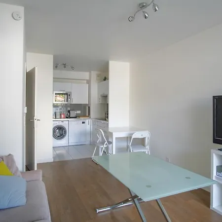 Nice 41 M Quiet And New With Terracepretty View マラコフ