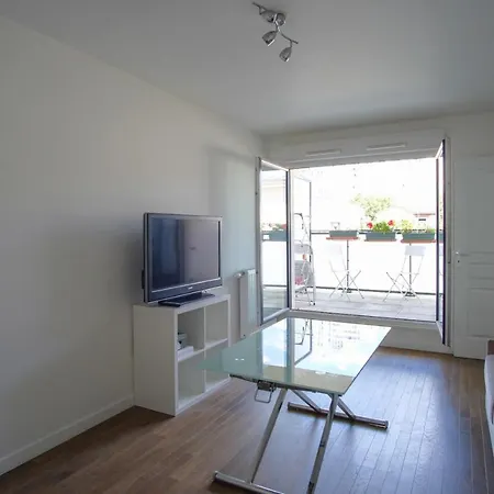 Nice 41 M Quiet And New With Terracepretty View
