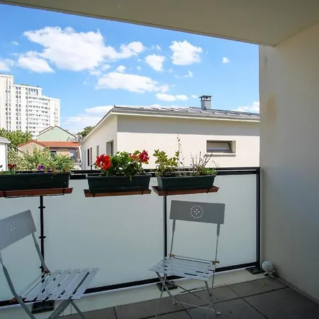Nice 41 M Quiet And New With Terracepretty View マラコフ